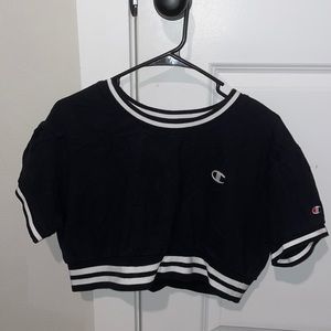 Women’s cropped Champion shirt